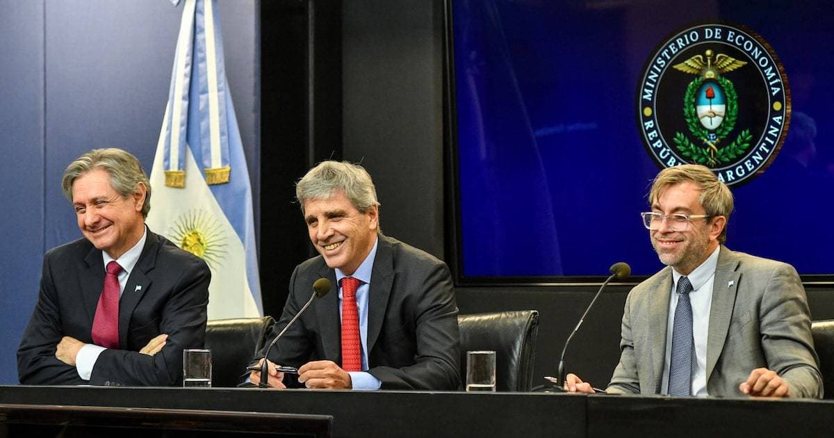 Argentina: Crédito en Dólares, la Estrategia de Caputo para Reanimar la Inversión Privada