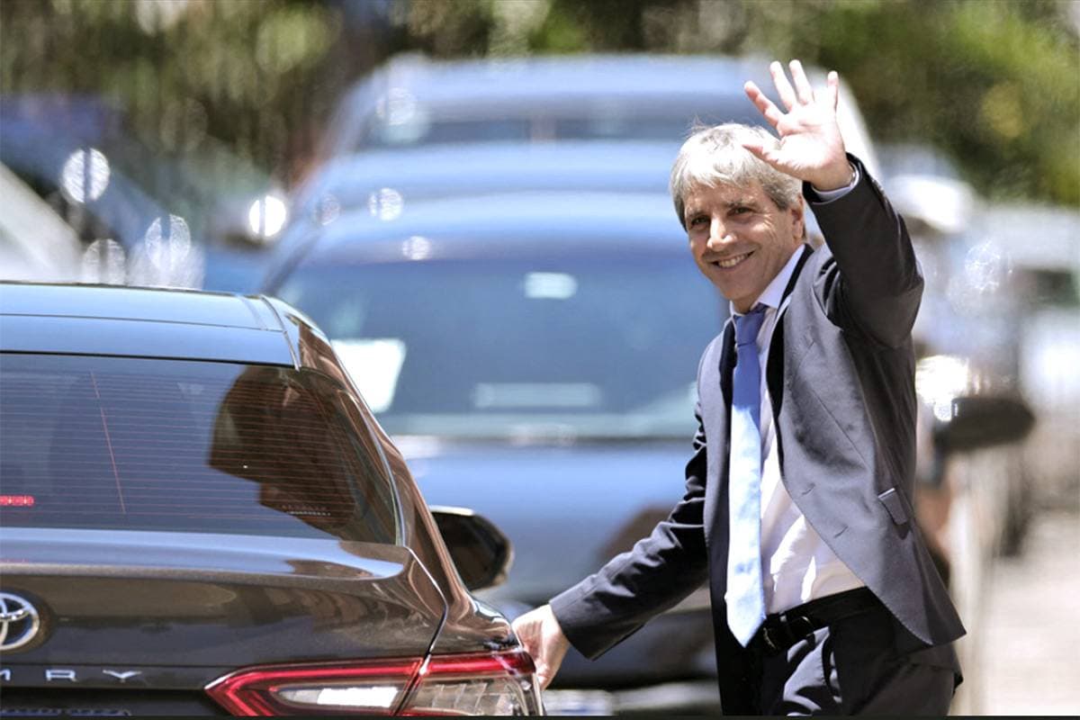 Argentina: Estabilidad Financiera Precarga el Horizonte, Desafíos Políticos y Económicos Marcan la Pauta