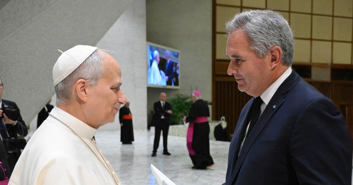 La Visita Papal a Argentina: Un Impulso Espiritual con Ecos Económicos y Políticos