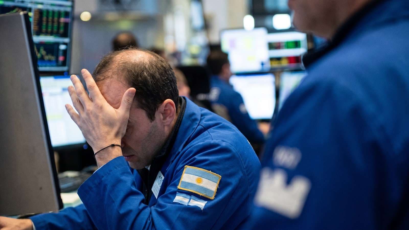 Mercados Globales en la Cuerda Floja: Entre la Cautela de la Fed y la Fragilidad de Emergentes