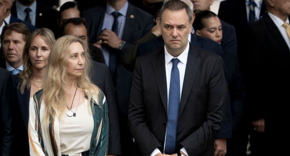 El Laberinto Financiero Global: Tregua con Irán y los Malabares Económicos de Argentina