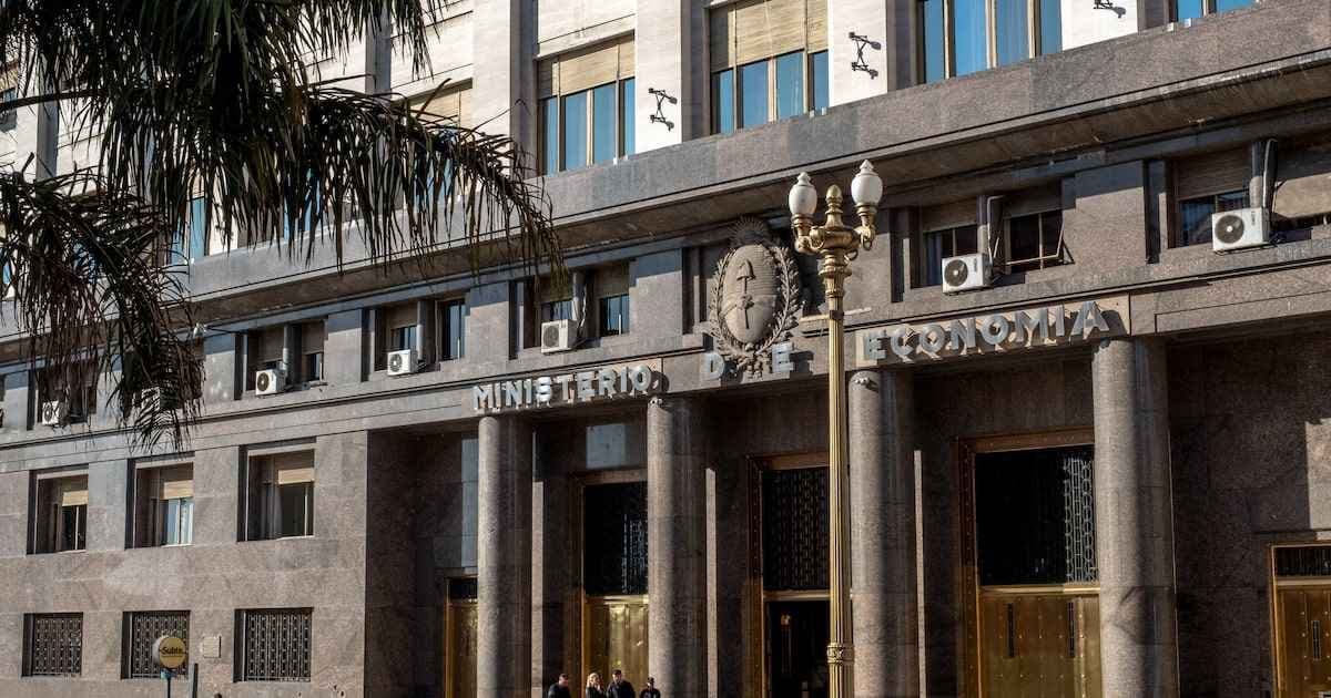 Las Maniobras Financieras de Argentina: Dólares para Reservas y el Enigma de la Liquidez en Pesos