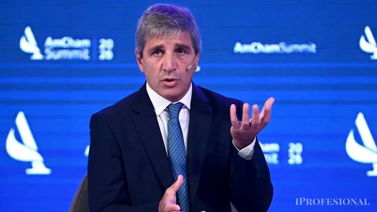 Argentina: La Apuesta de Caputo por el Crédito y la Estabilidad Cambiaria en Medio de Alta Mora