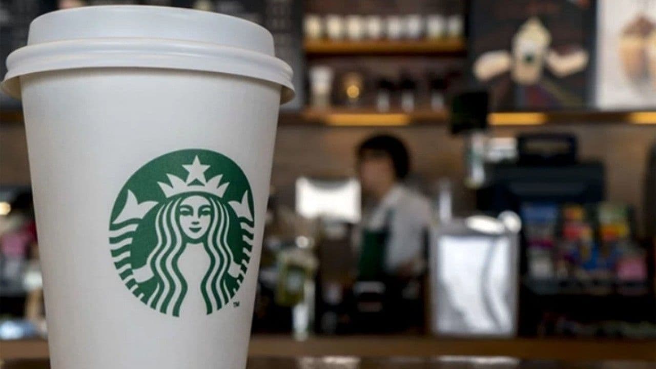 Starbucks en la Mira: Potencial de Recuperación y Reestructuración Estratégica que Seduce a Inversores