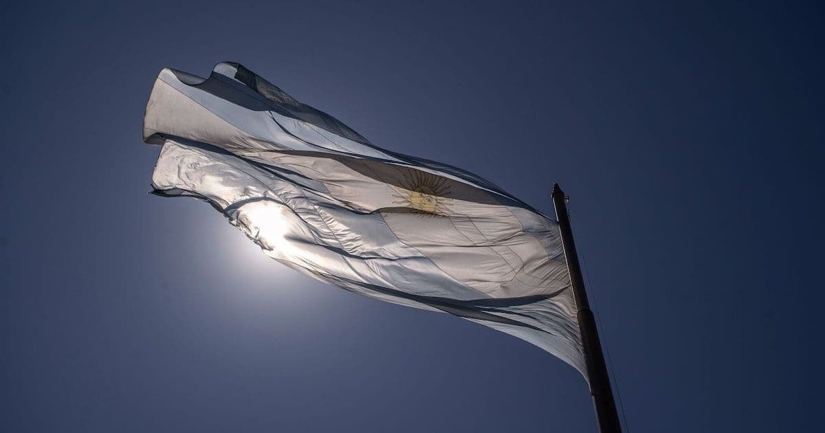 Argentina en 2026: El Doble Filo Económico de los Feriados y la Visita Papal
