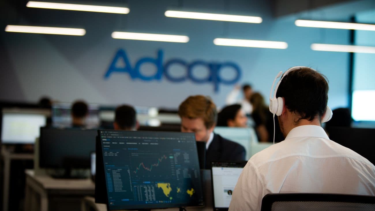 Adcap traza la ruta del aguinaldo: Estrategias de inversión para ganar hasta 7,9% en dólares en un mercado argentino cambiante
