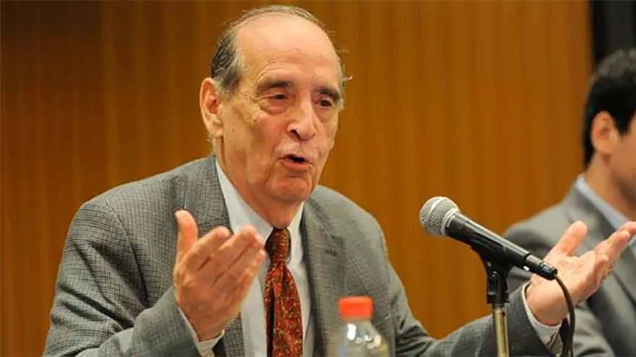 Arriazu Desafía la Devaluación: La Clave Es Reducir el 'Costo Argentino', No Tocar el Dólar