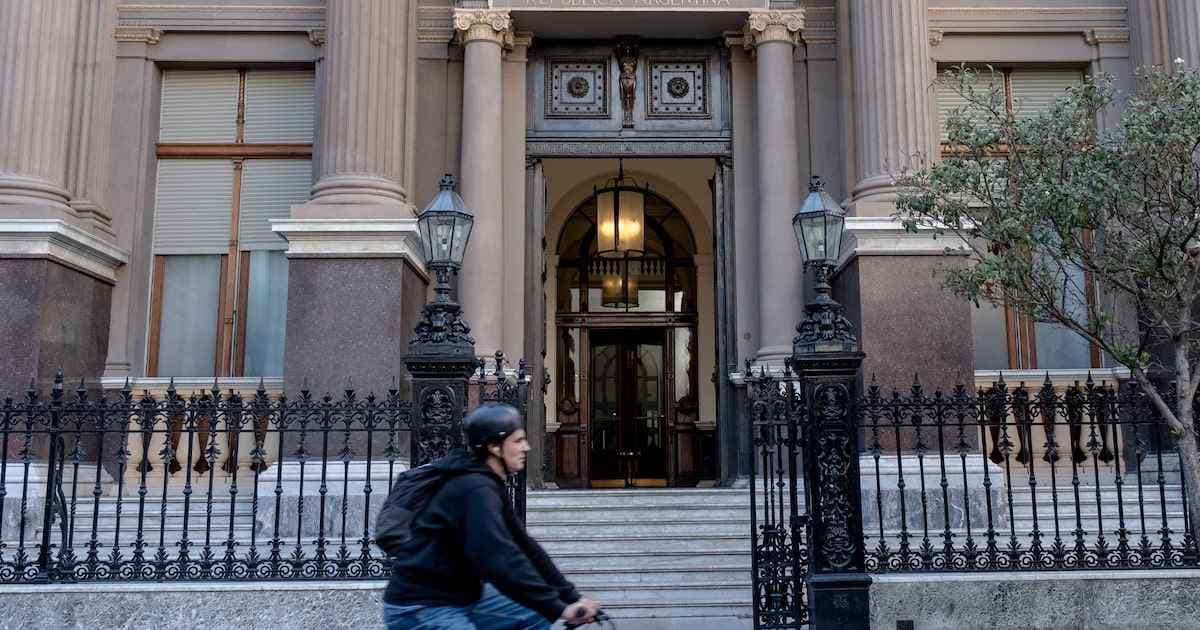 La Batalla por las Reservas del BCRA: Un Escrutinio Crítico ante la Volatilidad y el Riesgo País