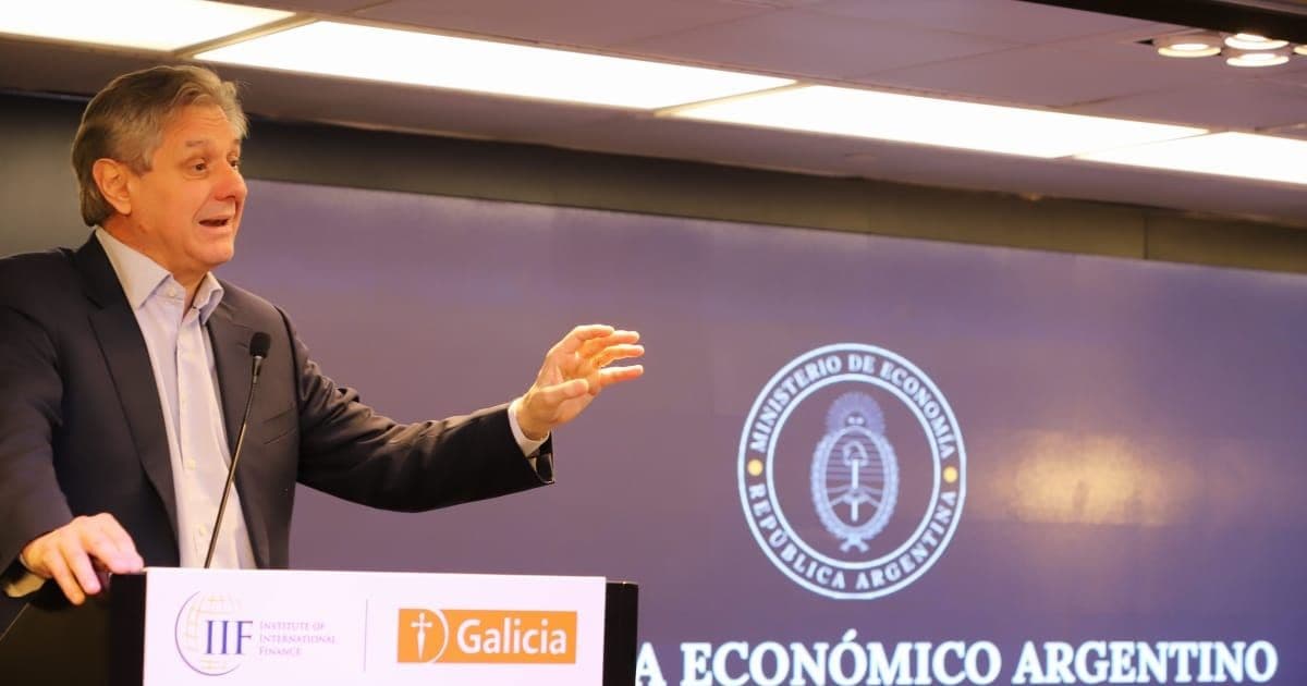 Argentina Ante el Espejo Económico: La "Normalización" del Dólar y los Pilares del Ajuste Fiscal