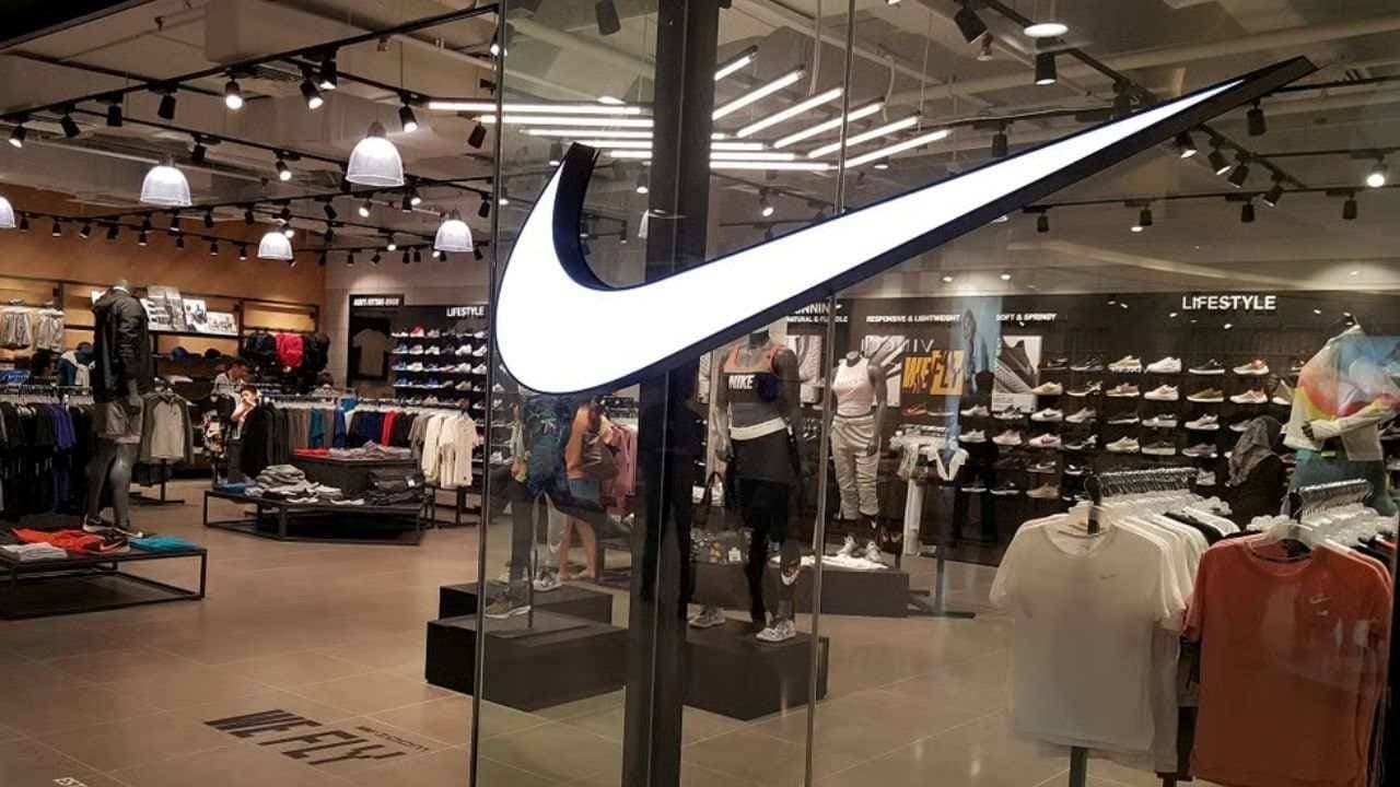 Nike Fuera del S&P 100: Un Síntoma de la Evolución de Wall Street y los Desafíos de un Icono