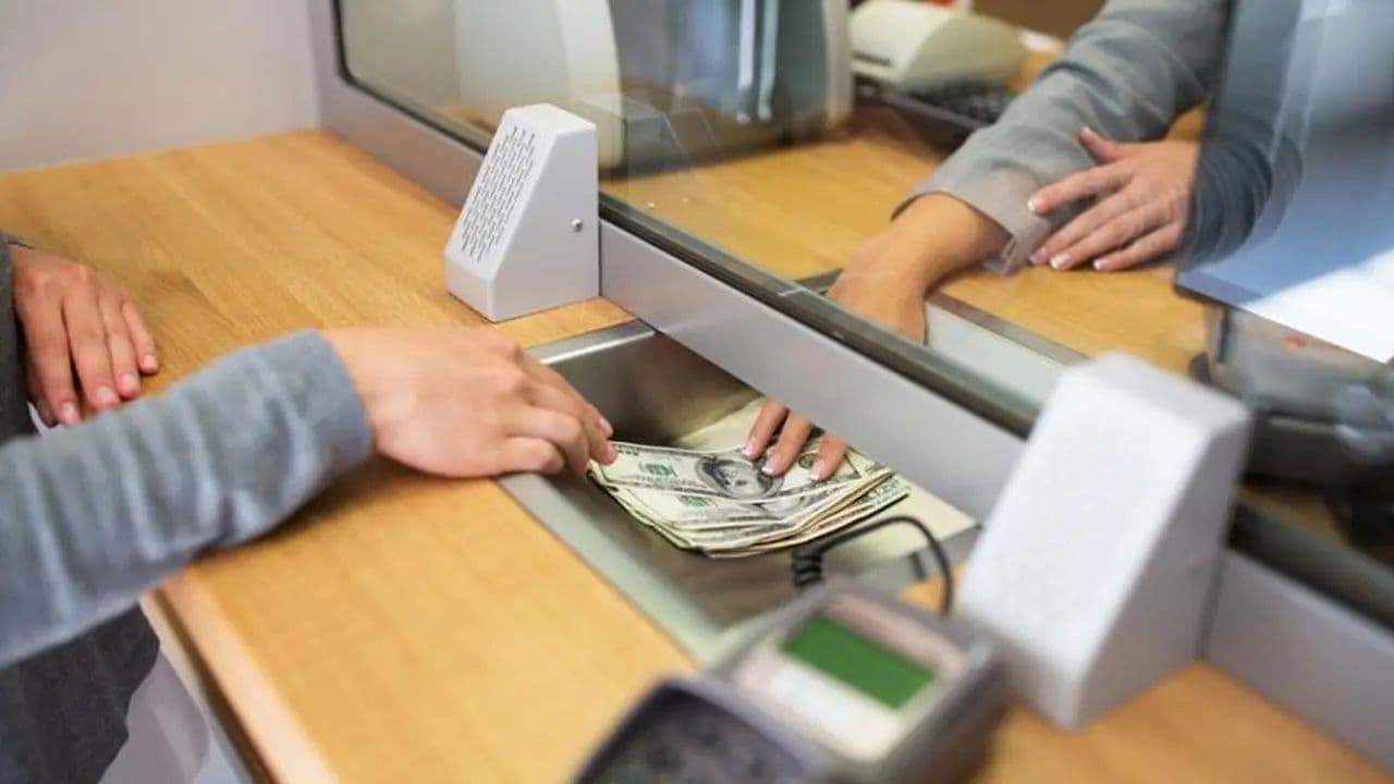 La Transformación Bancaria en Argentina: Eficiencia Digital vs. Empleo Tradicional