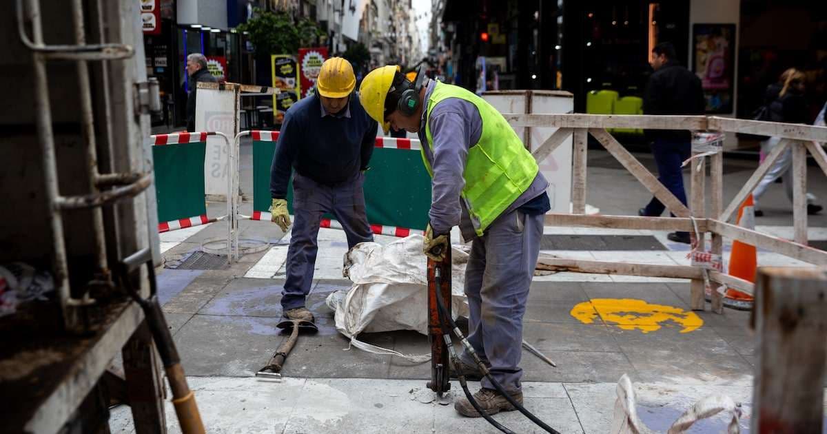 El Talón de Aquiles de Milei: Desempleo Amenaza el Legado Económico en Argentina