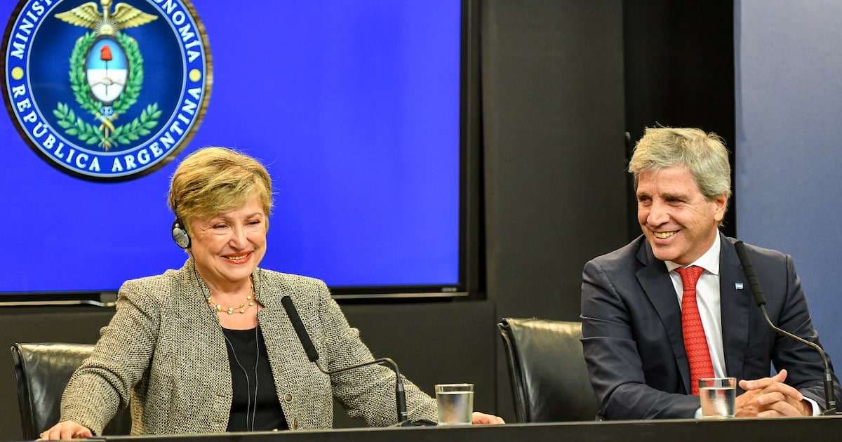 La Encrucijada Económica Argentina: Reservas, Deuda y el Voto de Confianza del FMI