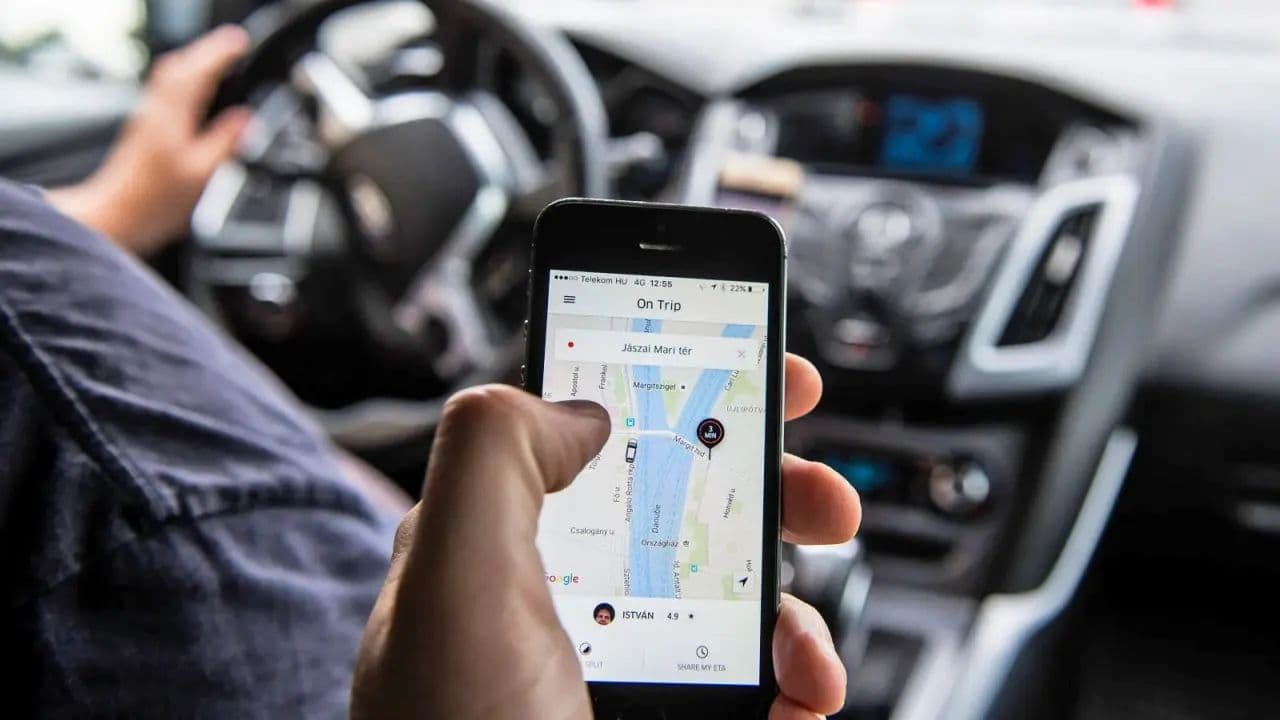 Uber vs. Cabify en Argentina: La Batalla por la Movilidad Digital y sus Implicancias Financieras