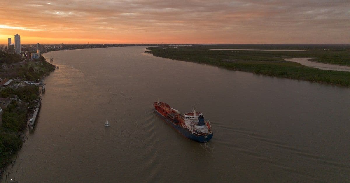 La Hidrovía Paraná: Un Contrato Crucial para Argentina Bajo la Lupa Geopolítica