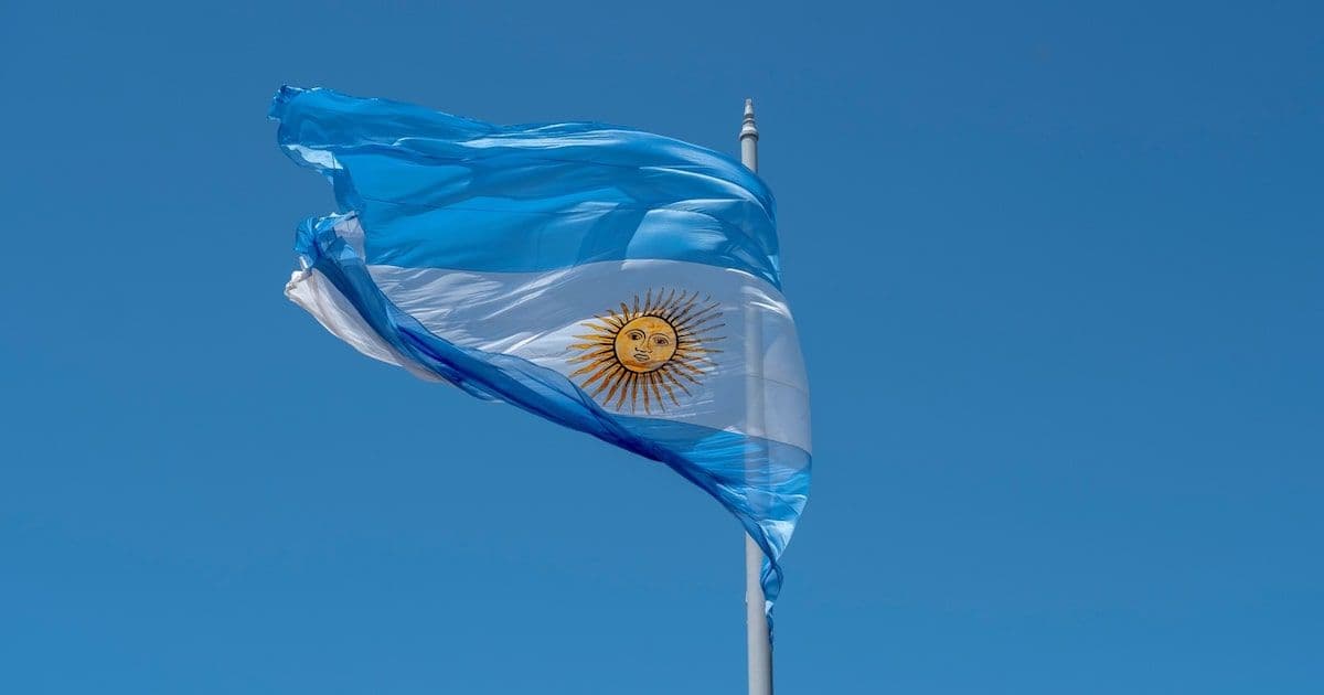 La Paradoja Argentina: PBI Crece Mientras la Inversión Se Derrumba