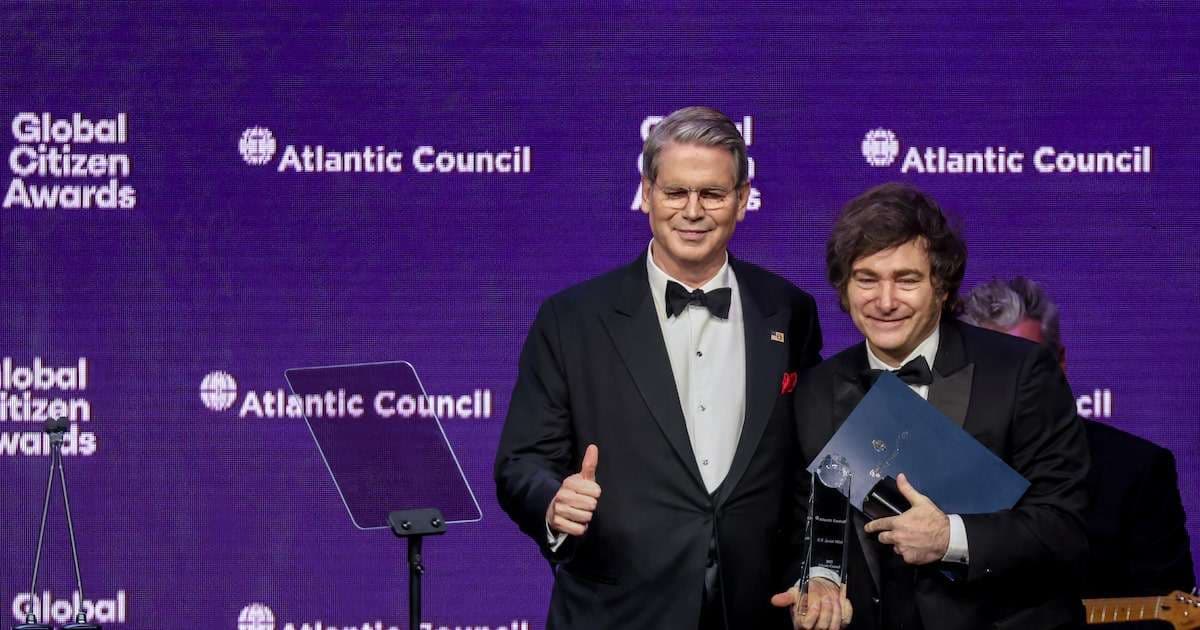 Argentina a un Año del Rescate del Tesoro de EE.UU.: Estabilidad Frágil y Desafíos Pendientes