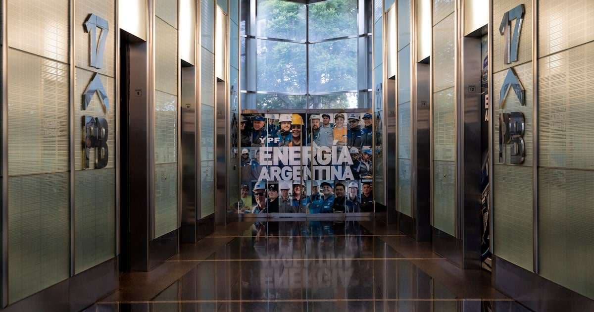 YPF Avista Contratos Clave para Megaproyecto de GNL de US$24.000 Millones en un Mercado Global Volátil