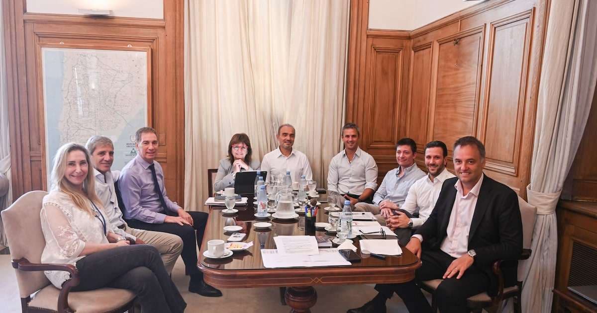 La Resistencia de Adorni: ¿Escudo Político o Lastre para la Confianza Económica de Milei?