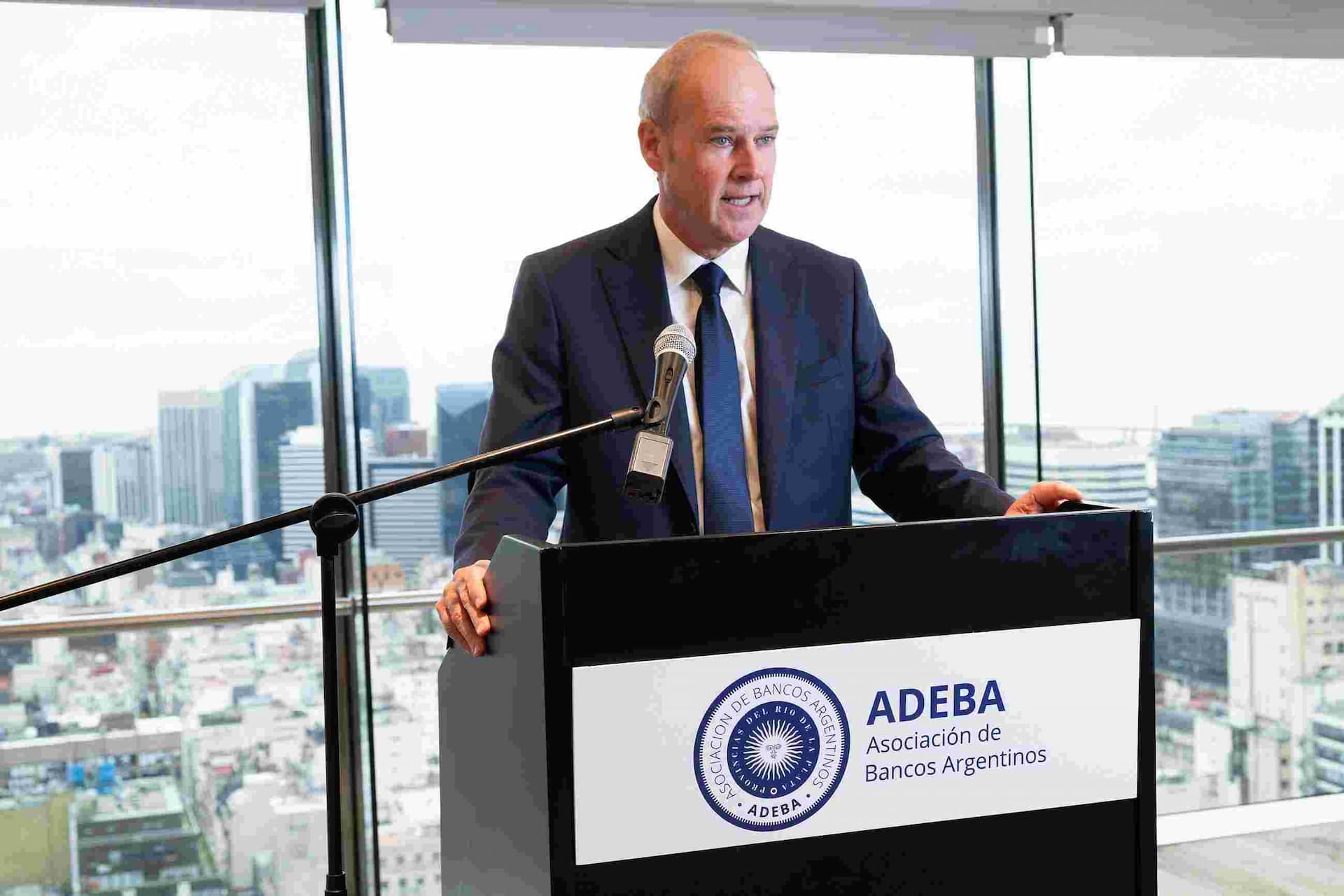 Argentina busca reactivar su economía: el sistema financiero apunta a duplicar el crédito y atraer US$250.000 millones