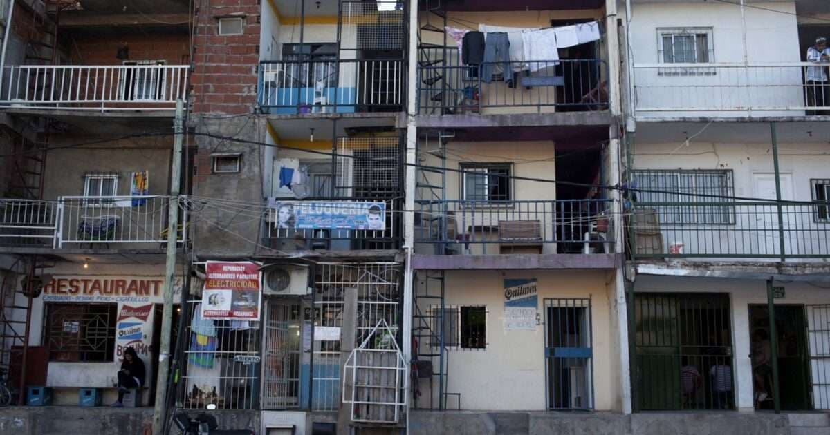 Argentina Profundiza su Crisis Social: La Pobreza Supera el 32% en un Escenario de Alta Inflación