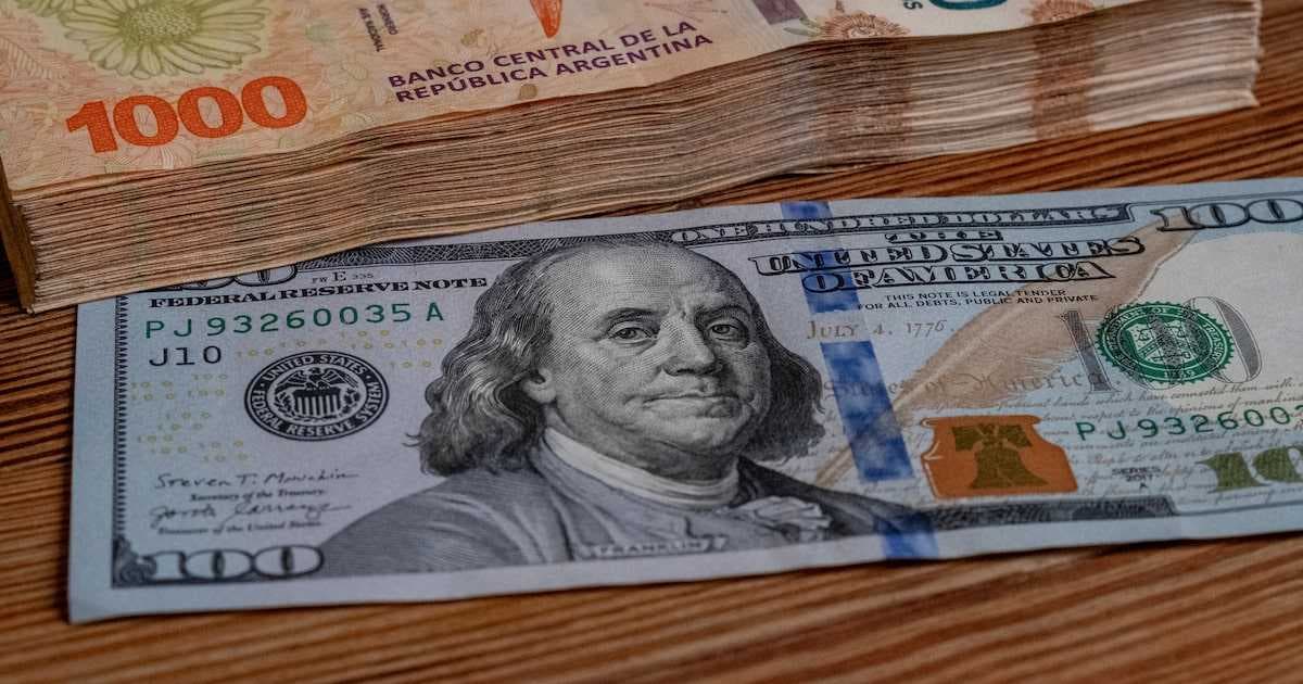 El Enigma Electoral del Peso Argentino: ¿Cuándo el Dólar Reflejará la Incertidumbre Política?