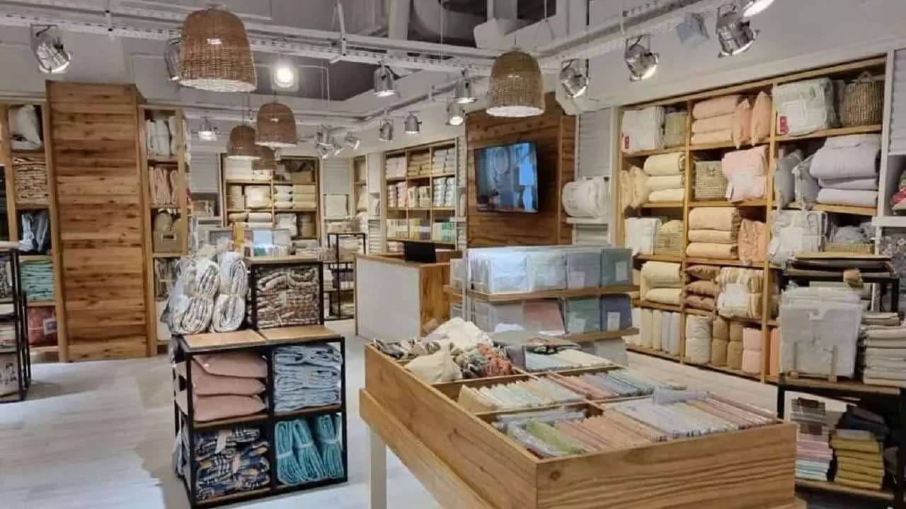 Ahorro Inteligente en Ropa Blanca: La Estrategia de los Outlets ante la Inflación
