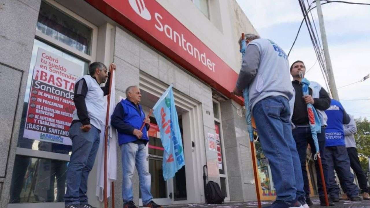 La Banca Argentina en Transformación: Menos Sucursales y Empleos ante la Ola Digital y de Fusiones
