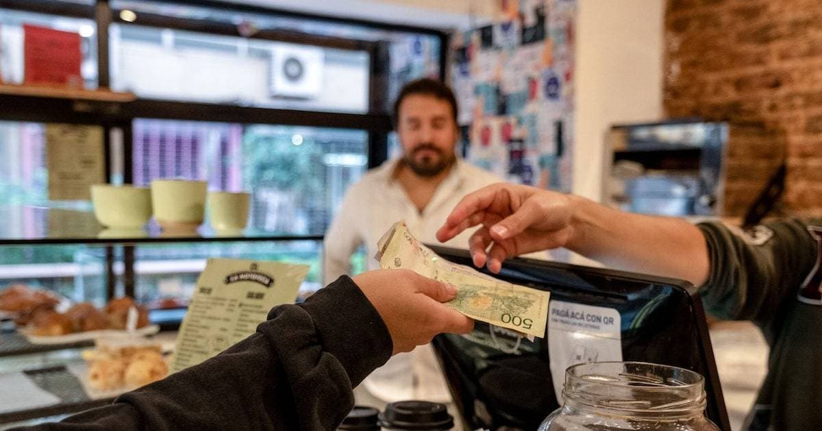 La Inflación Argentina Muestra un Respiro en Agosto: ¿Una Tendencia Sostenible o un Efecto Estacional?