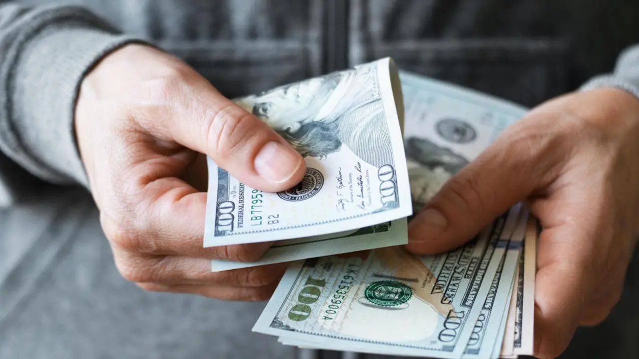 El Carry Trade Argentino en la Encrucijada: Márgenes Estrechos y la Batalla por el Dólar